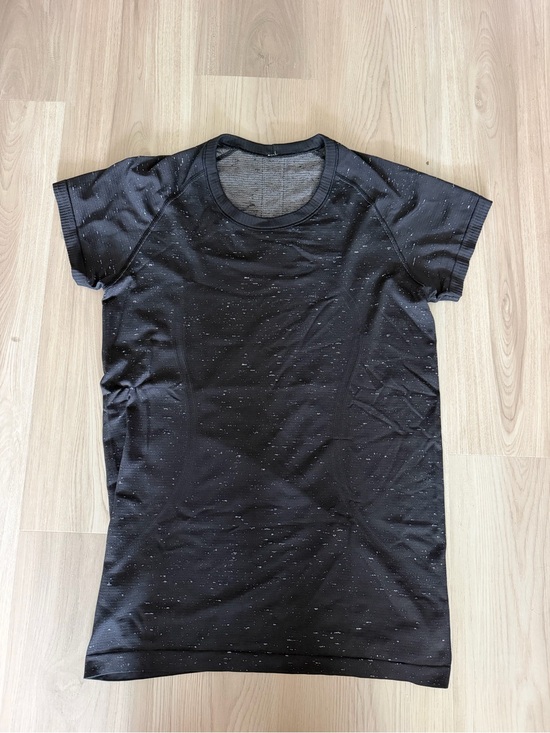 lululemon athletica Tops - lululemon athletica Black Speckled Short Sleeve Tee